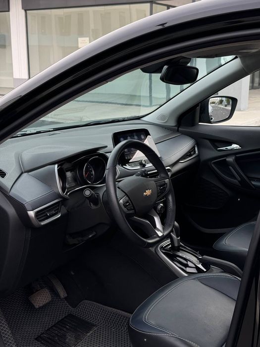 TRACKER 2 2023Yil PREMIER Avtomat Full Avto Keridit Bank orqali 1kunda