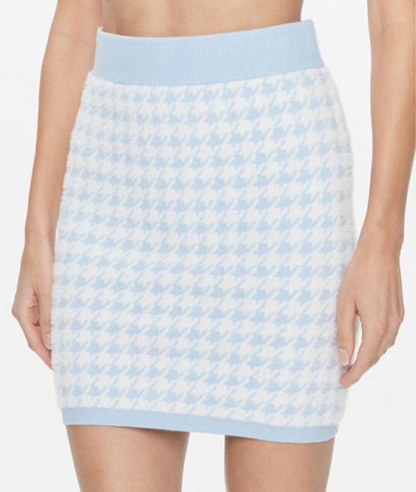 Пола Guess