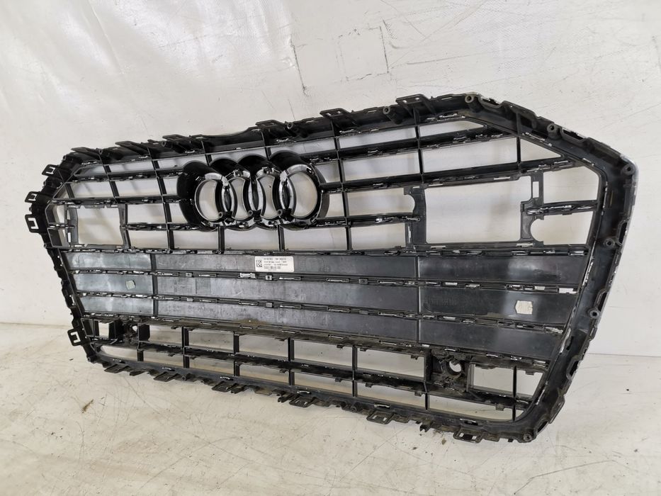 Централна решетка Ауди А6 С8 / Audi A6 C8 Оригинална и в добро състоян