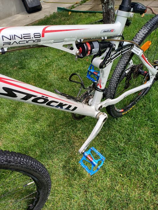 Bicicleta roți 26" cu frâne hidraulice,full suspensie.
