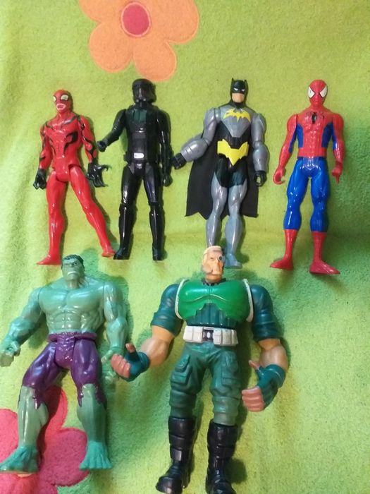 Пластмасови герои