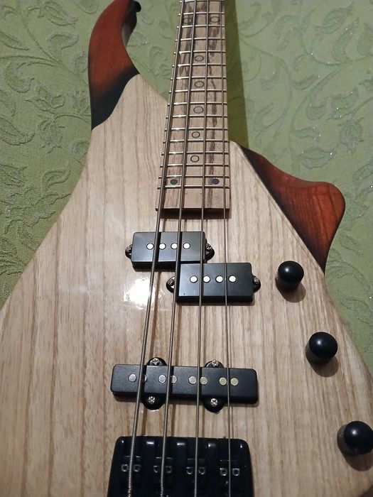 Бас гитара ручной работы
