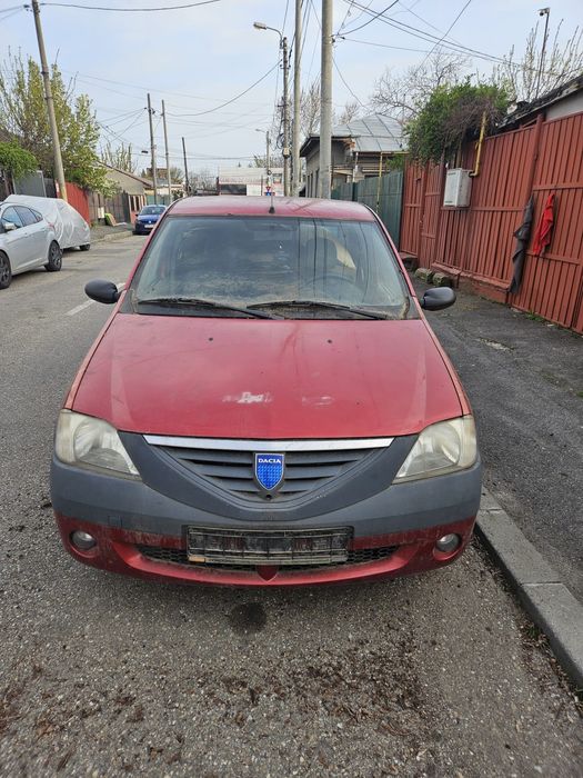 Vând mașina pentru piese