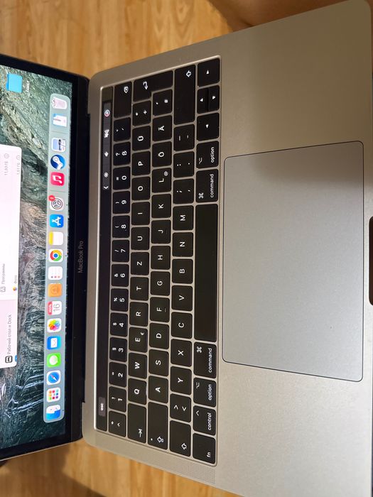 Продавам MacBook Pro 2017 – Отлично състояние  Продавам Apple MacBook Pro 2017, който е в много добро техническо и визуално състояние.