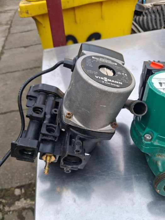 Vând pompe de centrala