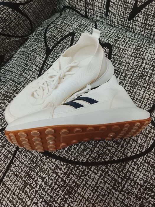 Кроссовки 40 и 38 р