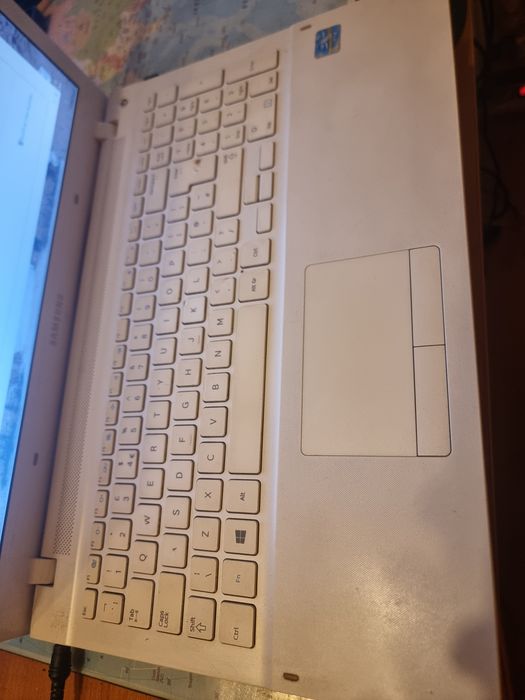 Laptop Samsung cu încărcător