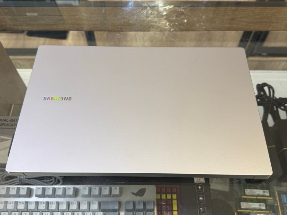 SAMSUNG ноутбук 7-150U