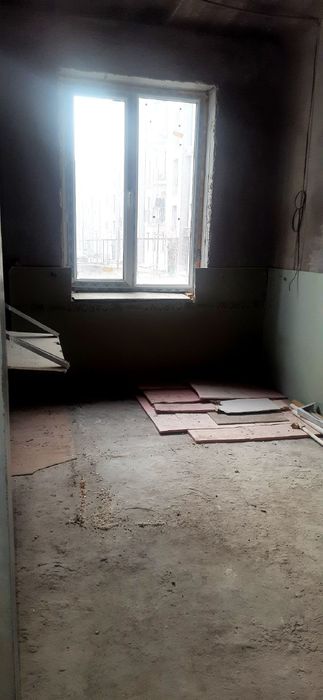 Uy sotiladi 1 etaj va -1 etaj duplex