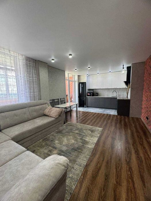 Продам 3-х комнатную квартиру Быковского 3А