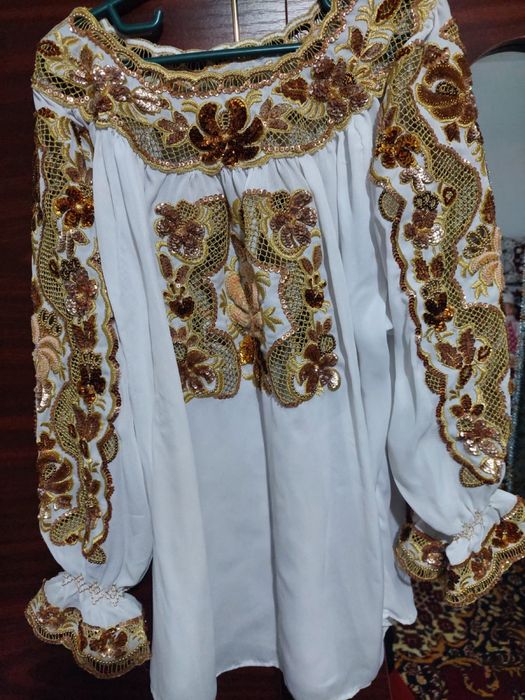 Camasi traditionale cu paiete,margele