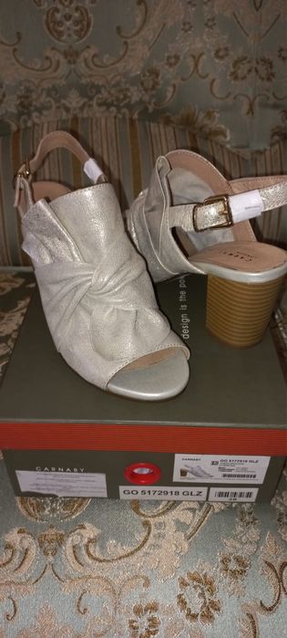 Продам босоножки