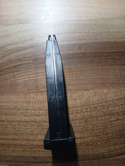 Pistol airsoft cu arc