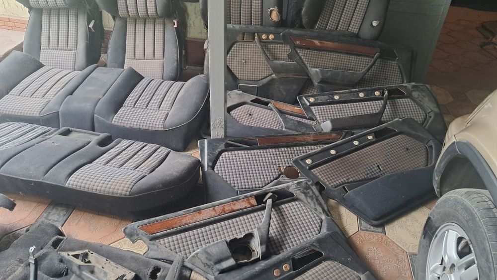 Мерс.124е. Стоики ремня.