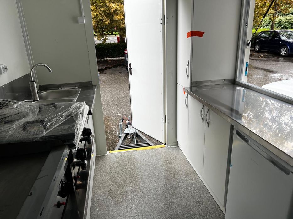 Închiriez rulota / FOOD TRUCK NOU complet echipată ptr fast-food
