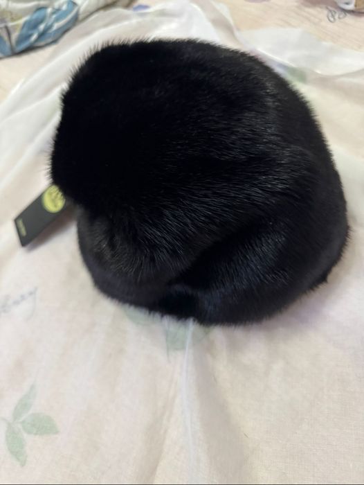 Продам новые, норковые шапки.