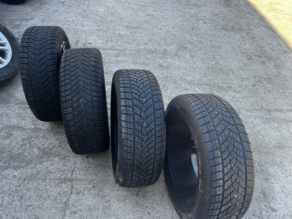 Set 4 anvelope Good Year Ultra Grip 235 55 R18 ci373