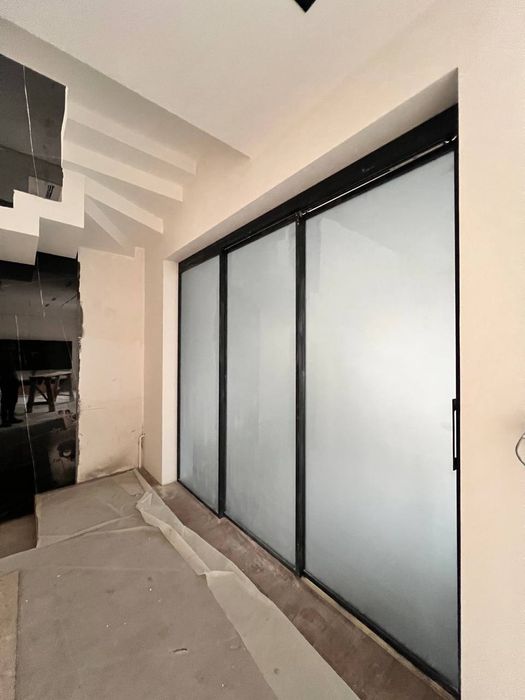 Стеклянные перегородки и двери в стиле лофт