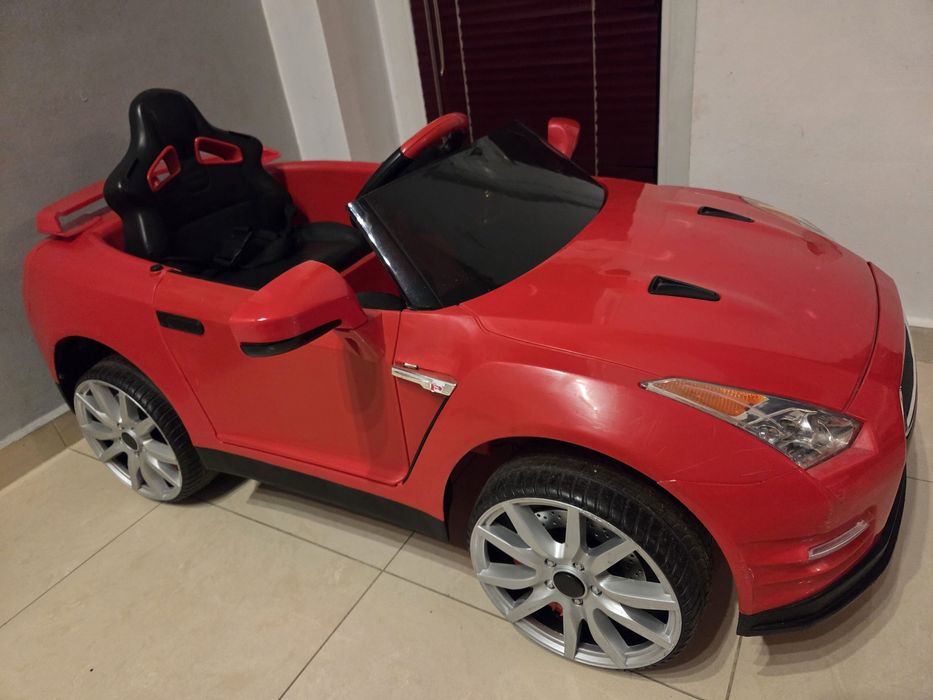 Акумулаторна кола Нисан GTR