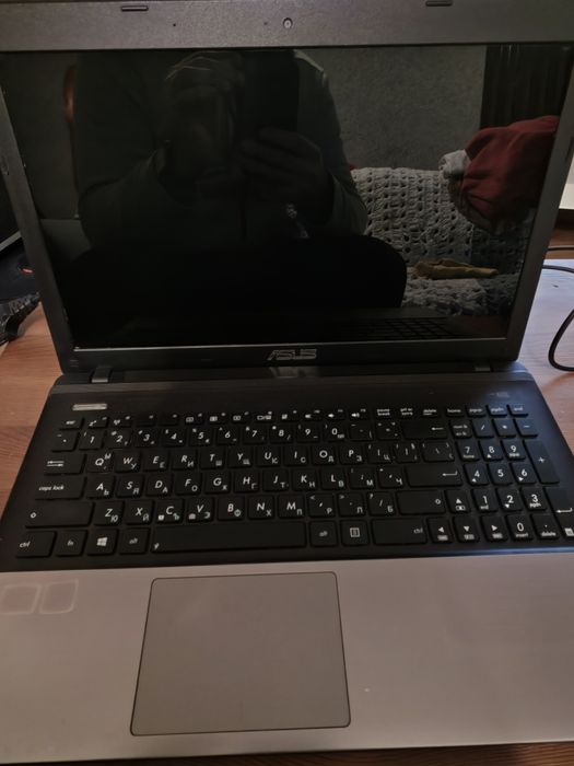 Asus лаптоп ( стар )