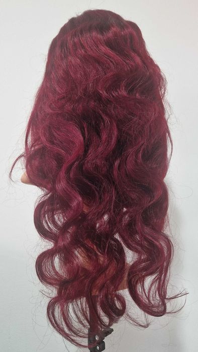 Естествена бразилска перука 75 см – тъмно червена, чуплива, дантелена