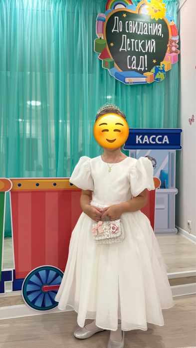 Продам платье белое нарядное от mildy dress