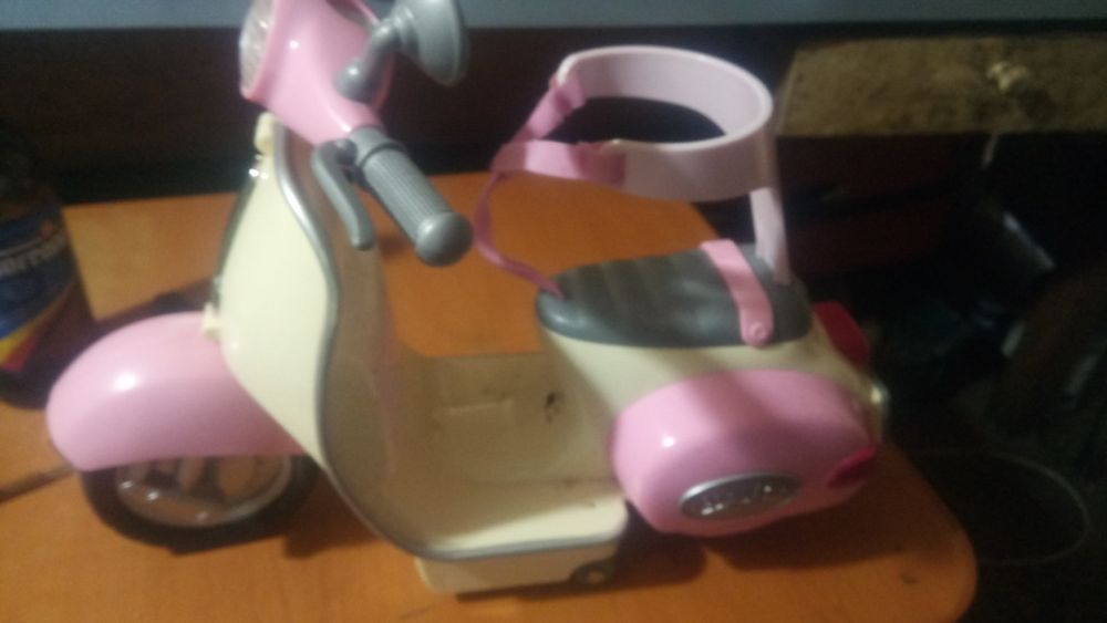 Mini scuter jucărie cu baterii