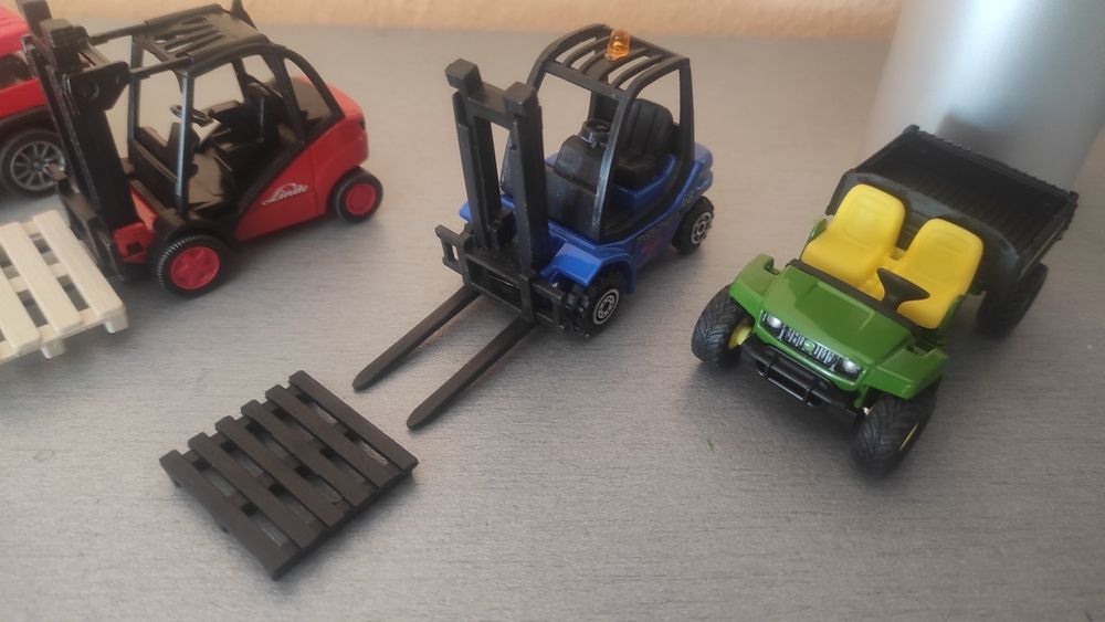 Метални камиони мащаб 1:50