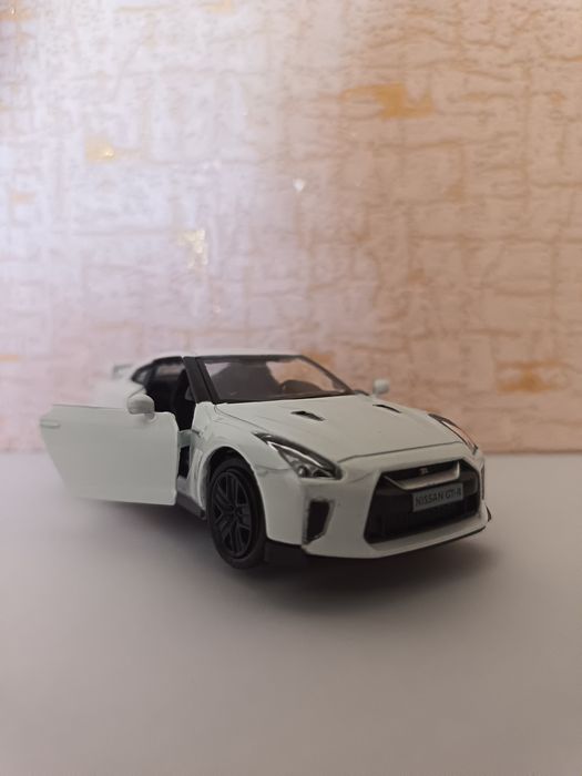 Nissan GT-R R35 temir o'yinchoq