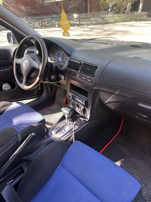 Автомобиль Volkswagen Golf IV
