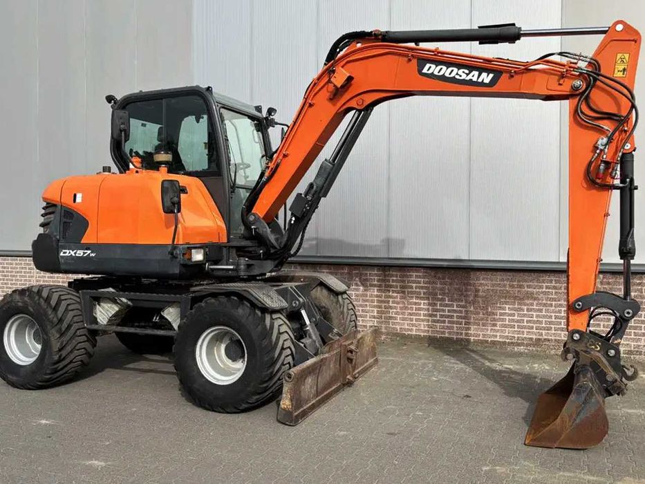 Колесный экскаватор Doosan DX57 W-5