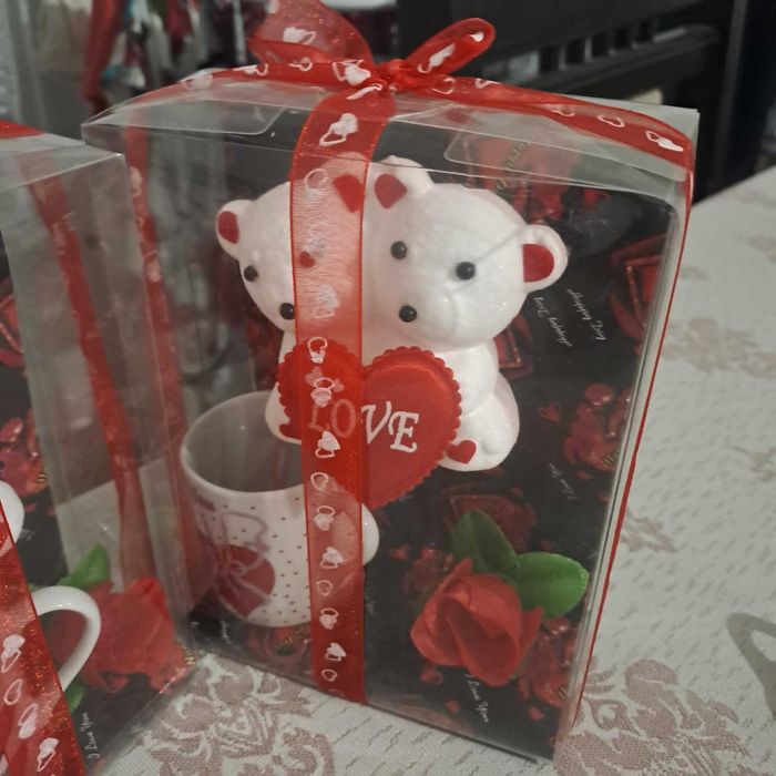 2 кутии с чаша, мече и роза