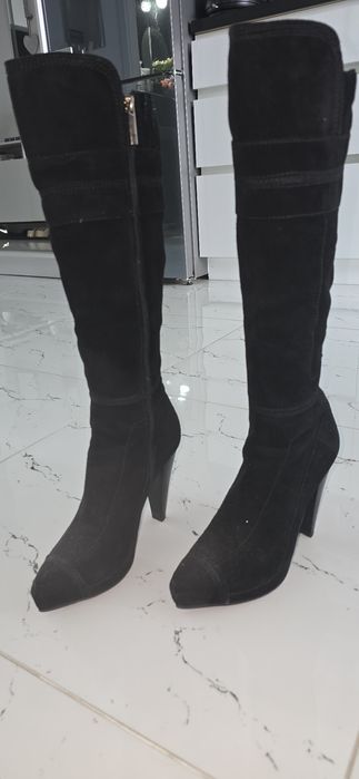 Cizme inalte piele intoarsa