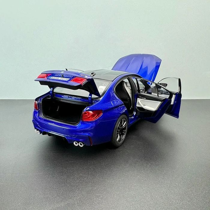 Bmw M5 F90 1:18 Norev Dealership Edition