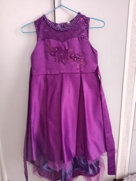 Продам нарядные платья