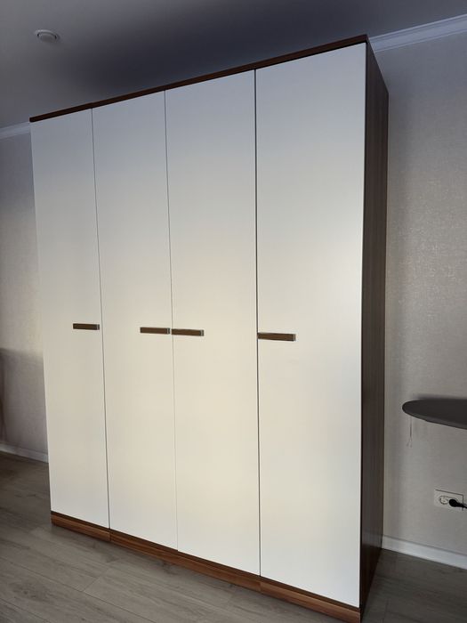 Продам шкаф 4-х дверный