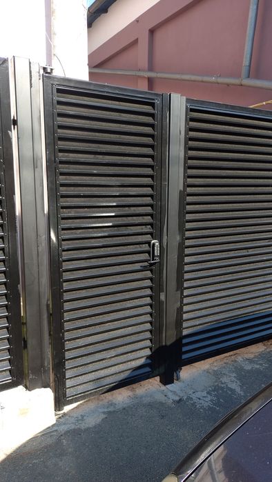 Poarta metalica tip "jaluzea"