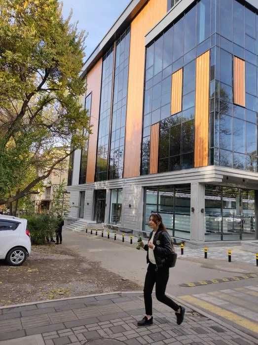 Сдается в аренду 3-й этаж, 600 м²