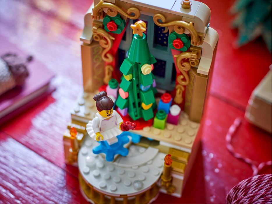 Set Lego Scenă cu balerină și spărgător de nuci