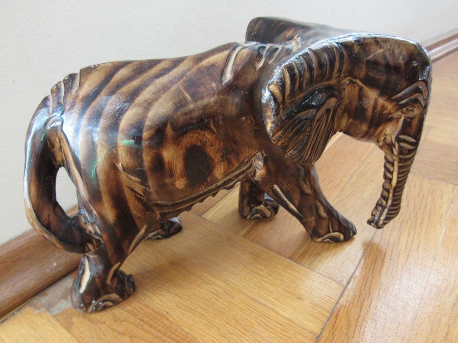 Слон -дървена фигура от махагон, Етиопия