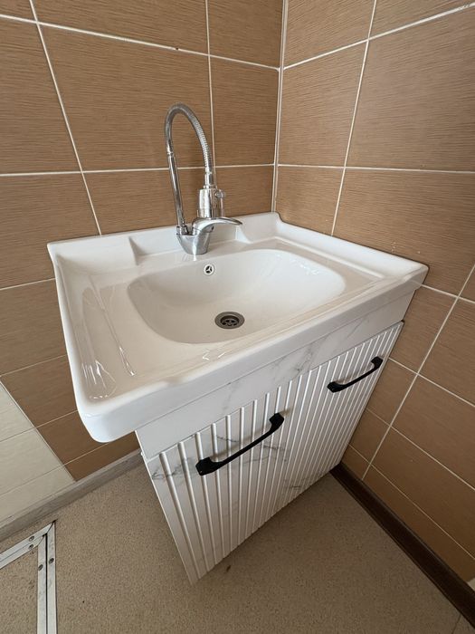 Продам раковину с тумбочкой