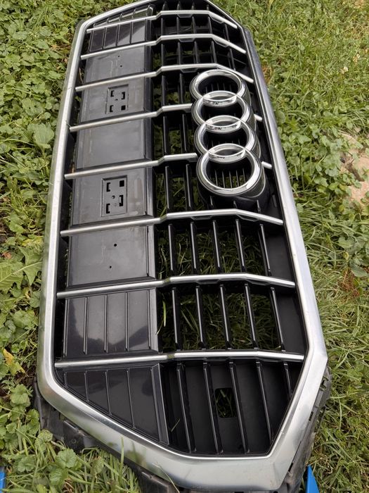 Grila Audi RS Q3 S Line bara fata stanga