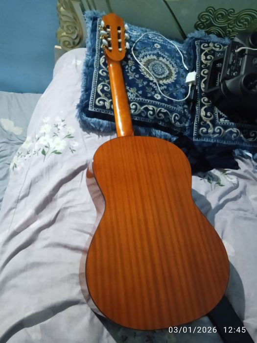 Yamaha C40 Gitara