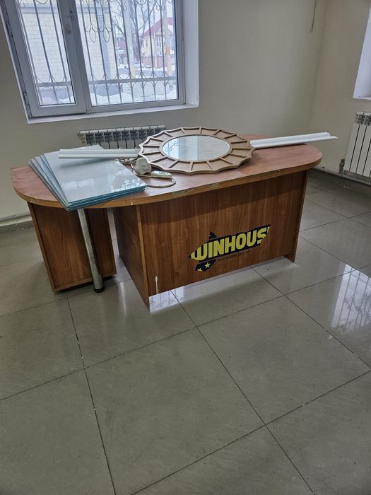 Продам стол офисный с тумбой