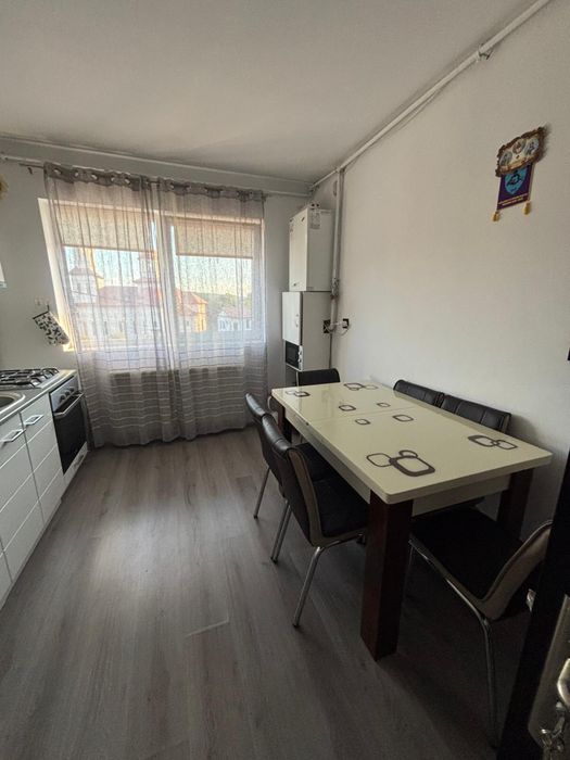 Vând apartament Crișeni