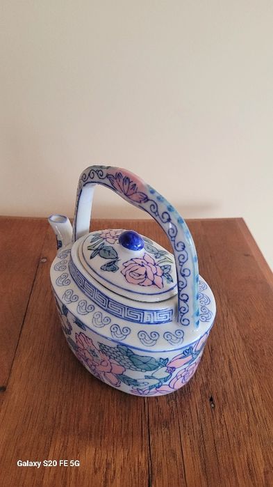 Чайник порцеланов