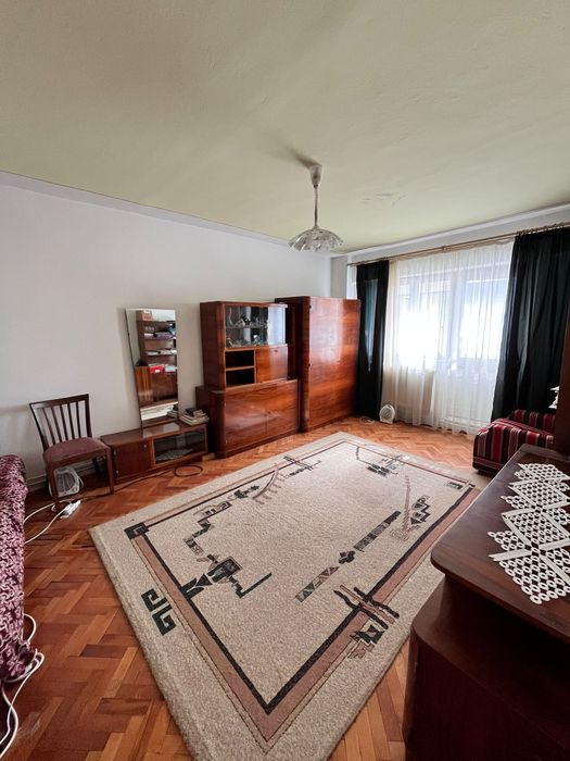 Vând Apartament 3 camere decomandat — fotografia 1