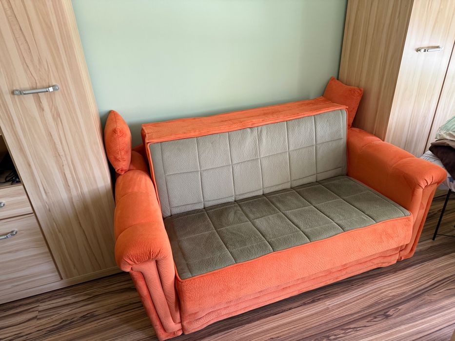 Разтегателен диван в много добро състояние