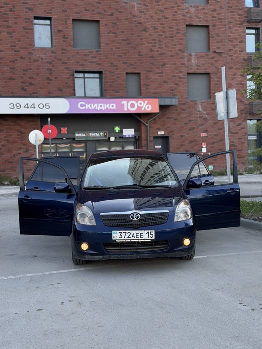 Toyota corolla verso 2002г