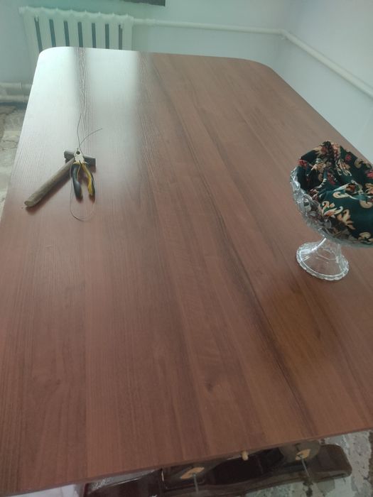 Гостиный стол сатылады